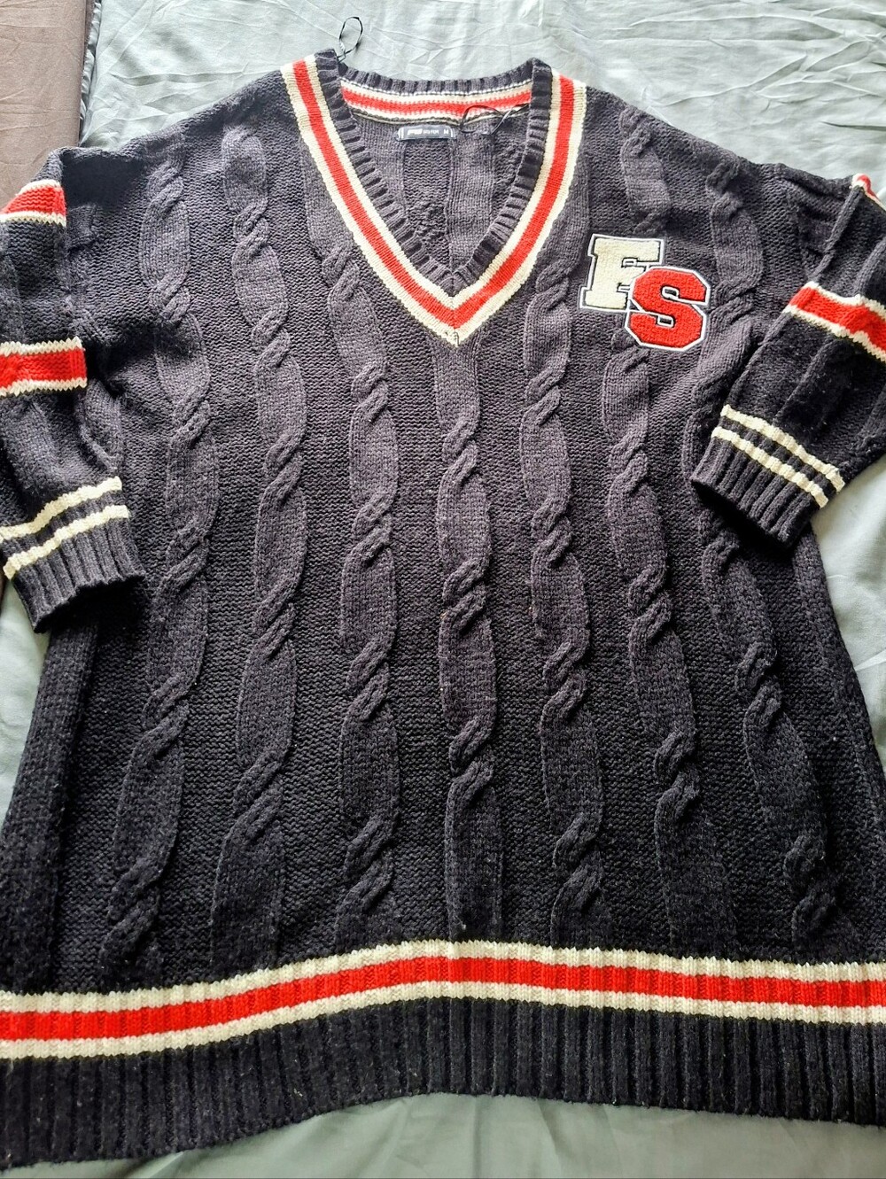 FB Sister Cable Knit V-Neck Sweater Black & Red Size Medium